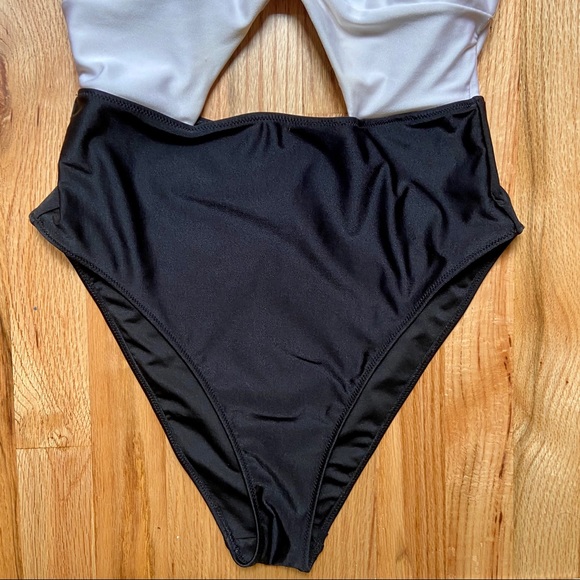 Cut-Out Colorblock One Piece Swimsuit - Picture 4 of 9